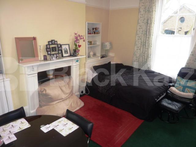 			NEAR PRIMROSE HILL!, Studio Apartment, 1 bath, 1 reception Flat			 Chalcott Crescent, PRIMROSE HILL